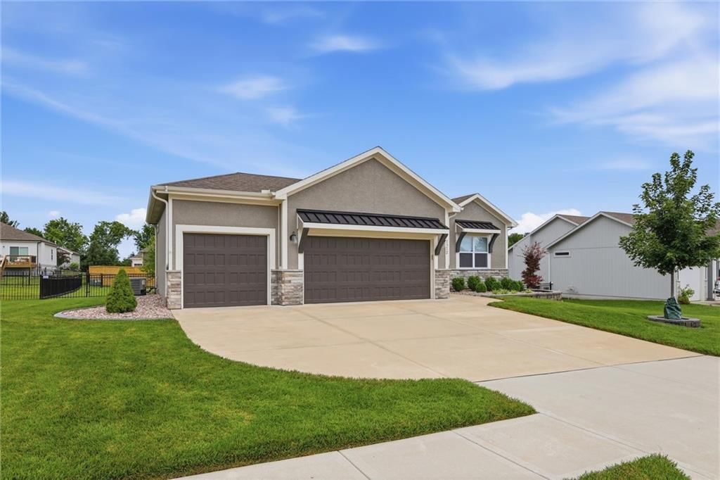 1812 Winchester Drive — photo 4