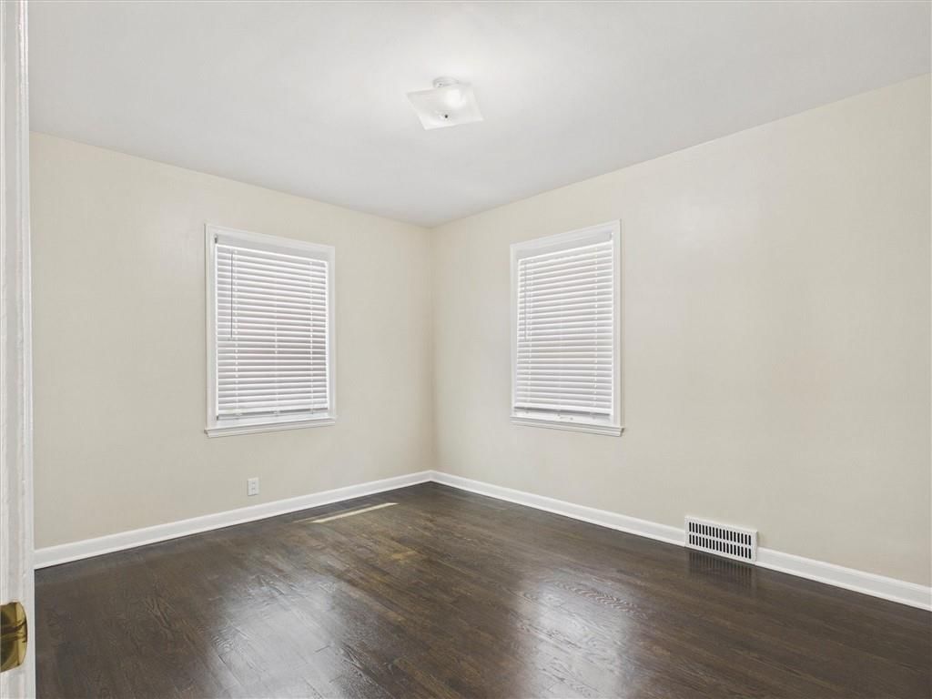 909 NE Vivion Road — photo 18