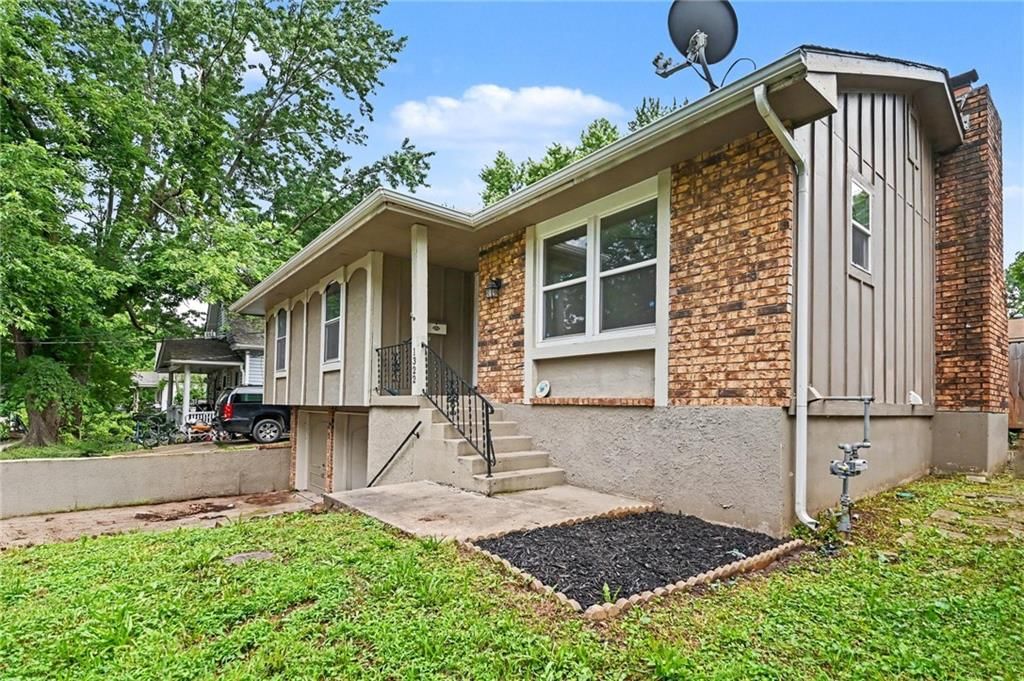 1322 S Hocker Avenue, Independence, MO