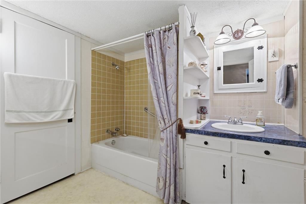 321 E Chestnut Street — photo 20