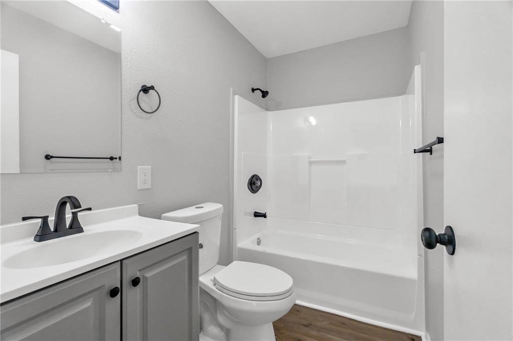 804 N Grand Avenue — photo 8