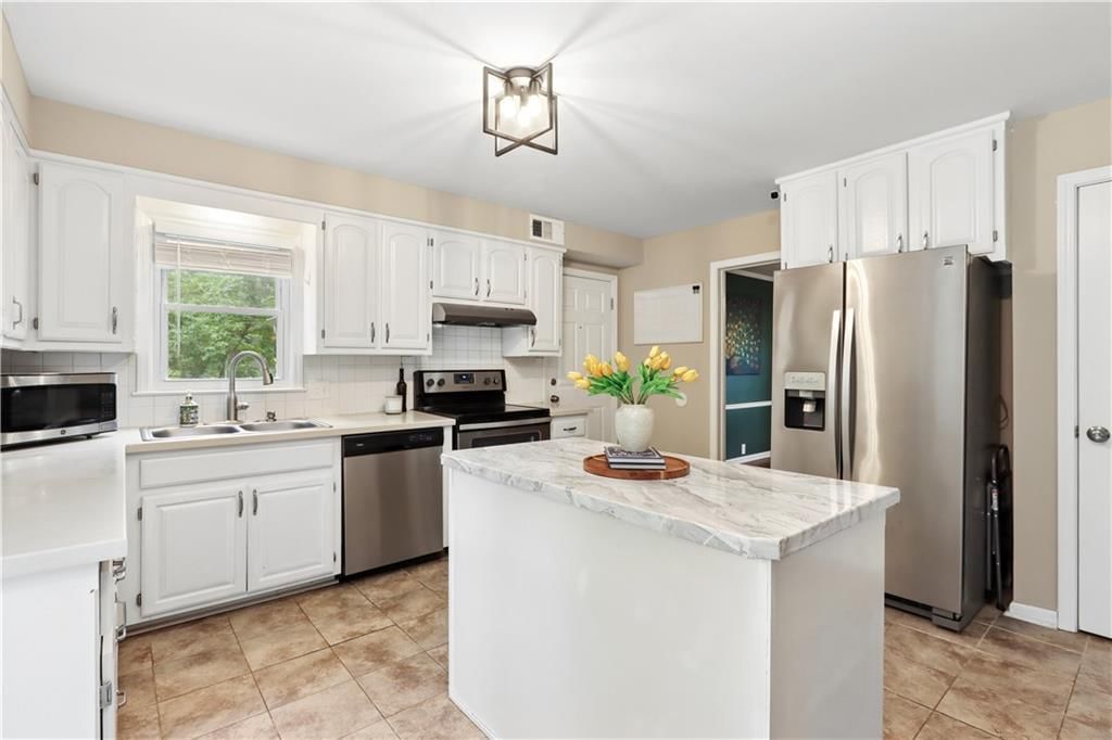 6836 NW Birch Court — photo 4