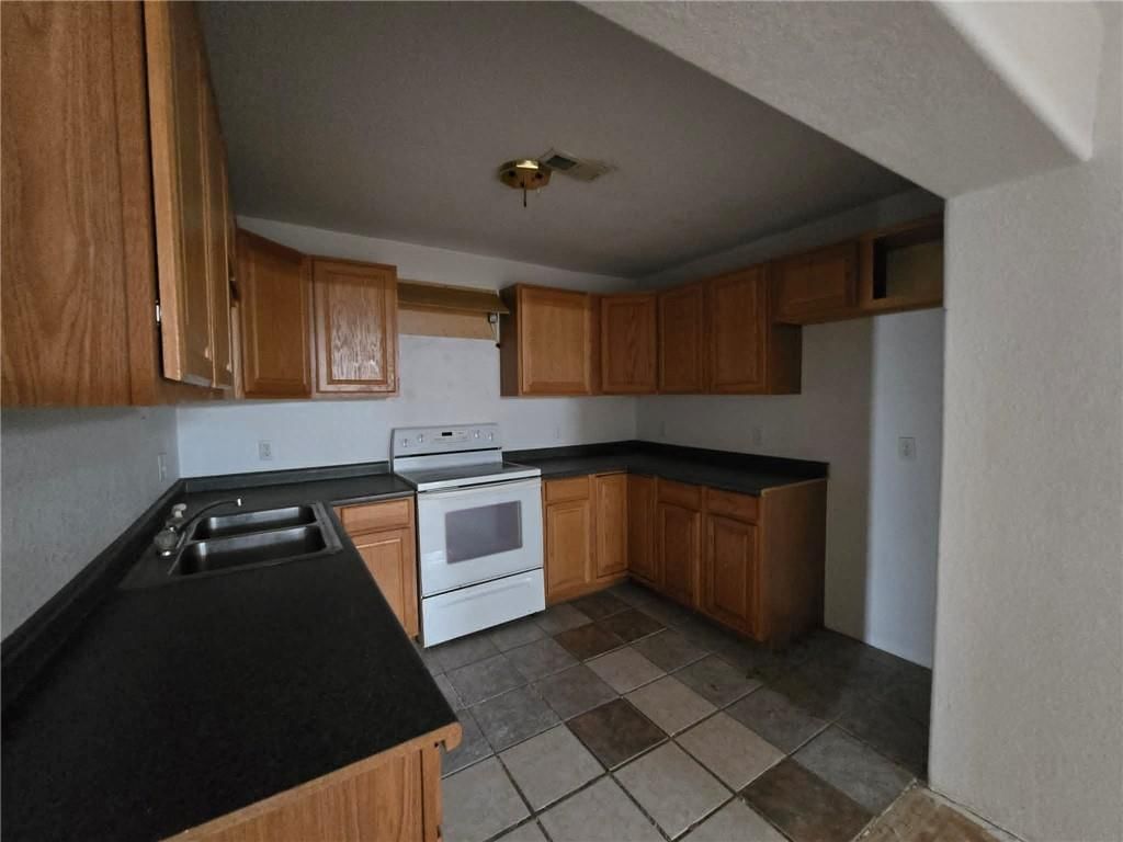 324 W Main Street — photo 17