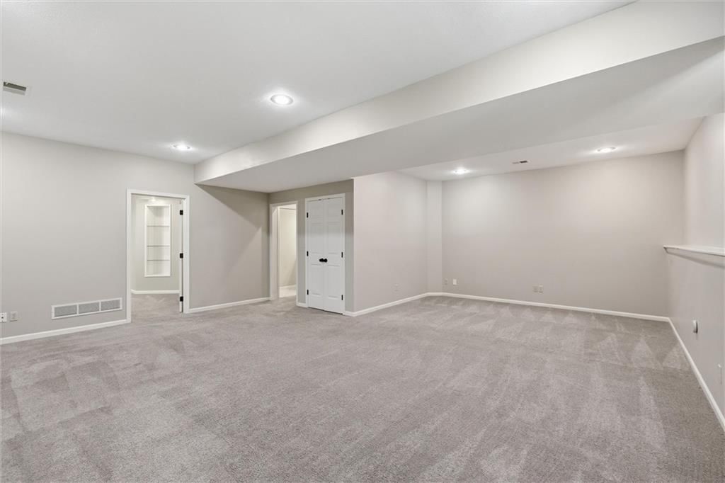 8260 N Woodland Avenue — photo 26