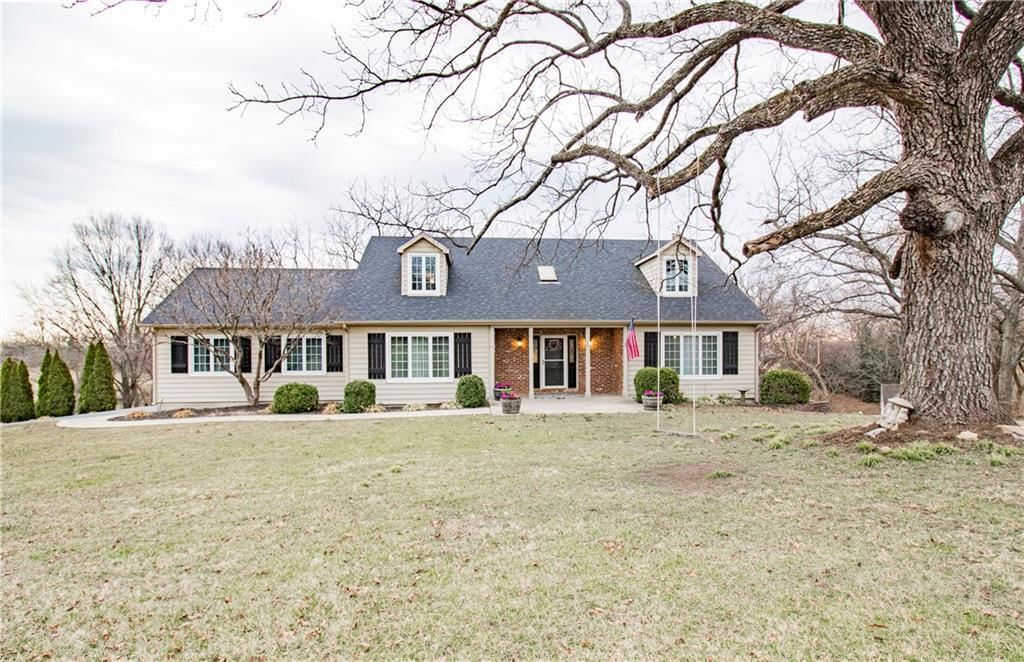 213 NE 51 Road, Warrensburg