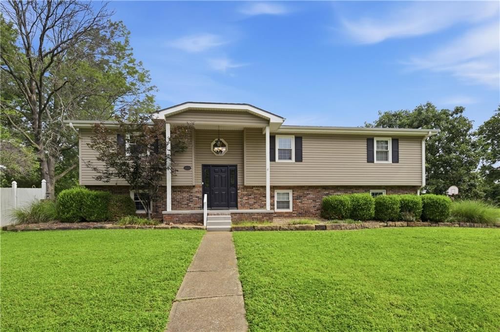 1009 Twin Lakes Drive, Pittsburg