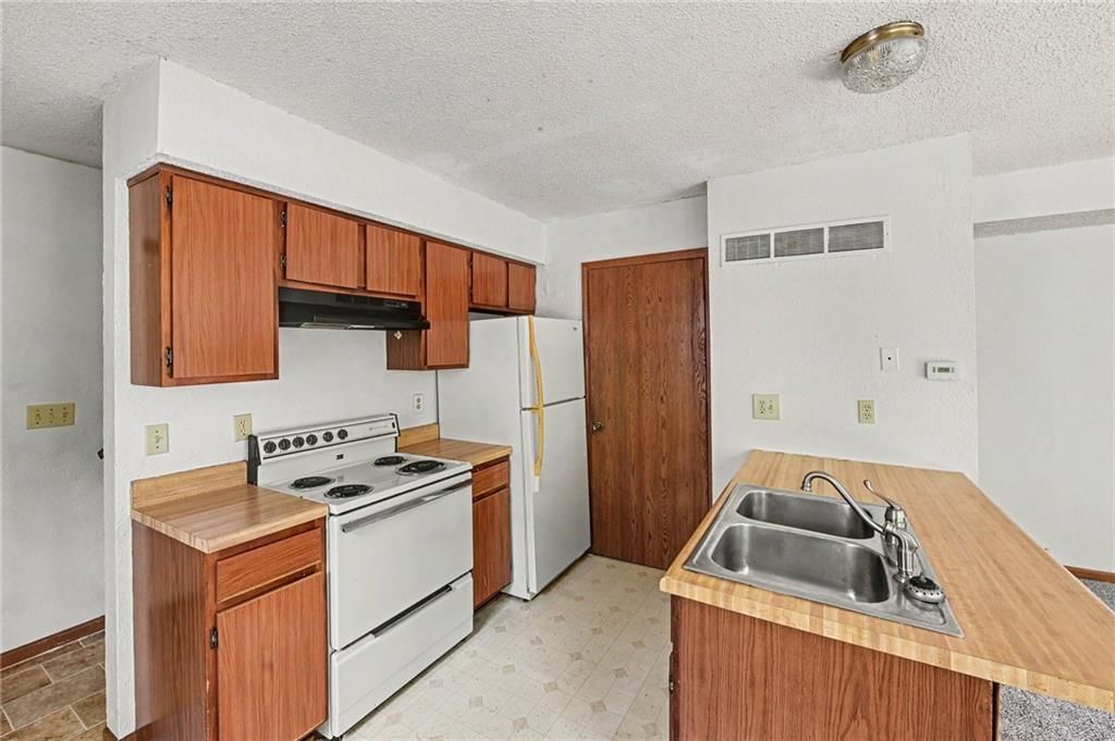 8213 & 8215 Everton Avenue — photo 11