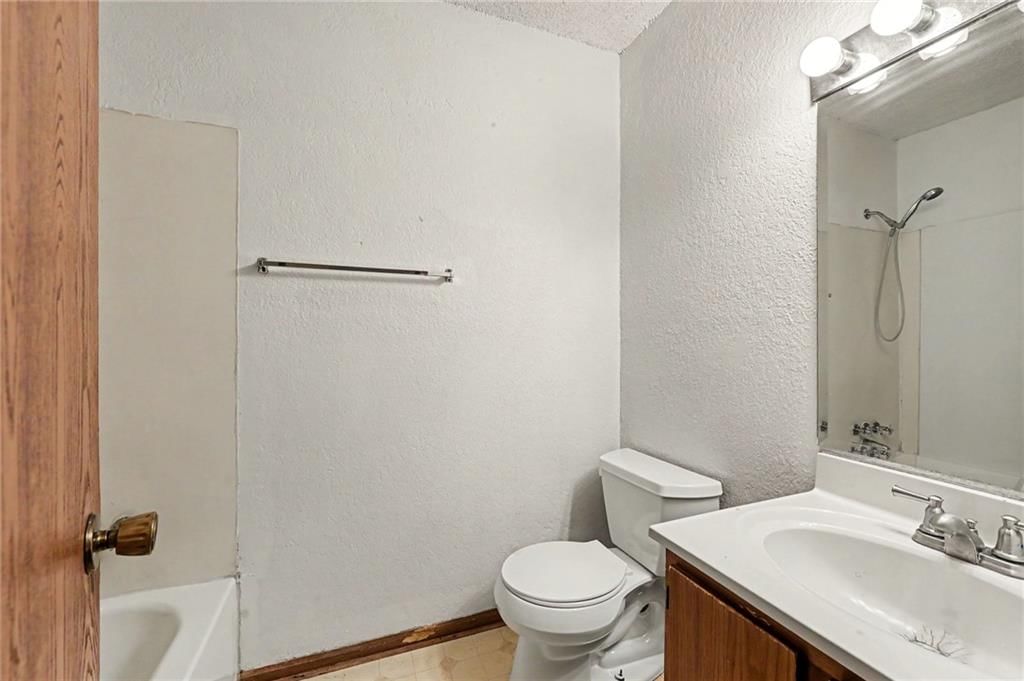 8213 & 8215 Everton Avenue — photo 13