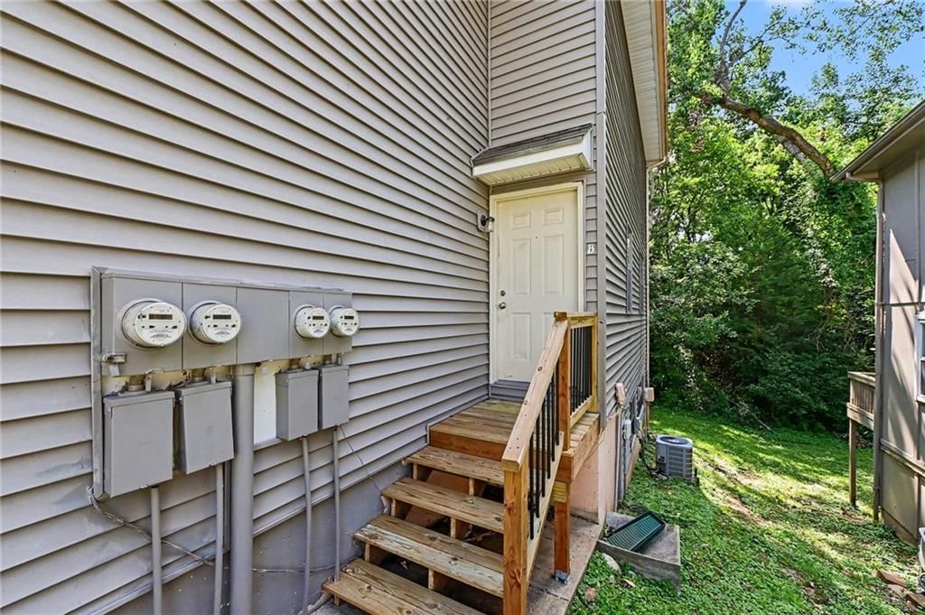 8213 & 8215 Everton Avenue — photo 18
