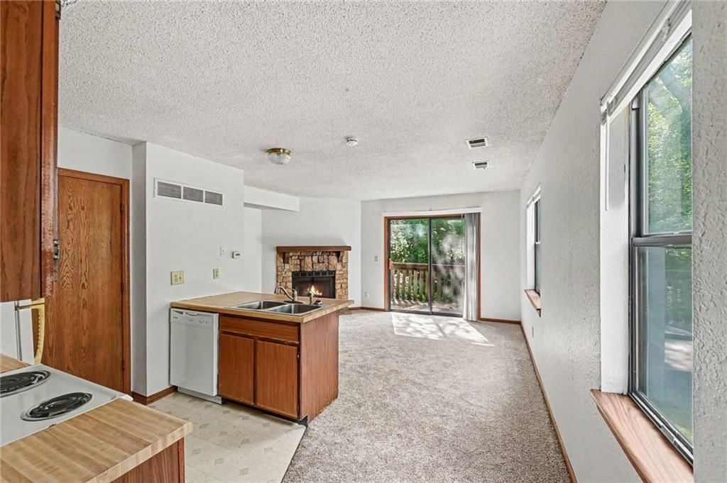 8213 & 8215 Everton Avenue — photo 10
