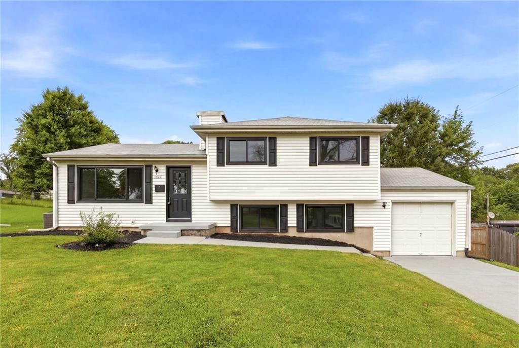 1702 NE Shady Lane Drive, Gladstone, MO