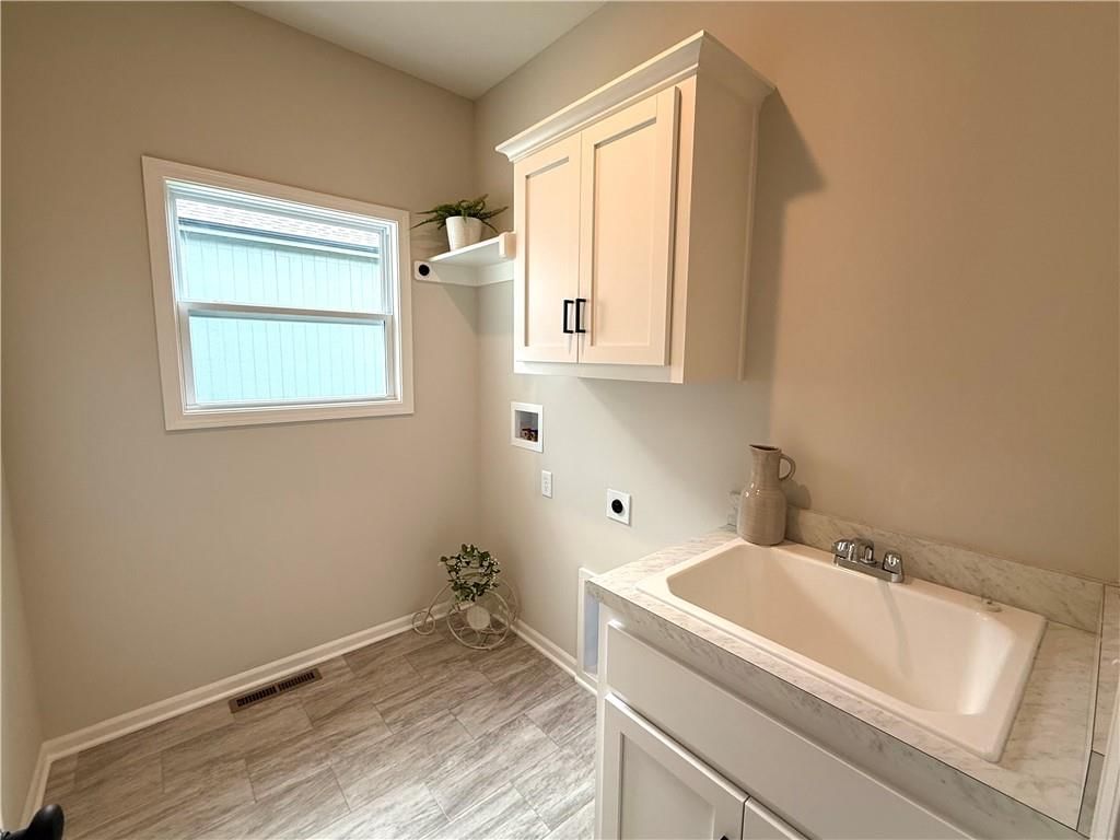 623 E 13th Street — photo 11