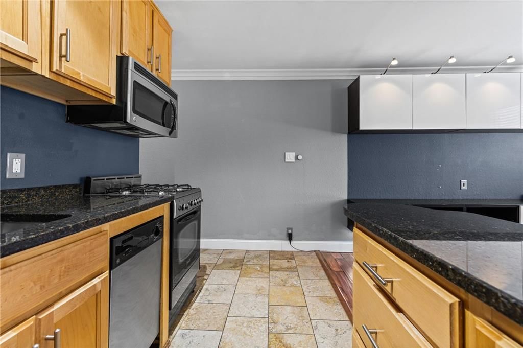 700 E 8th St — photo 10