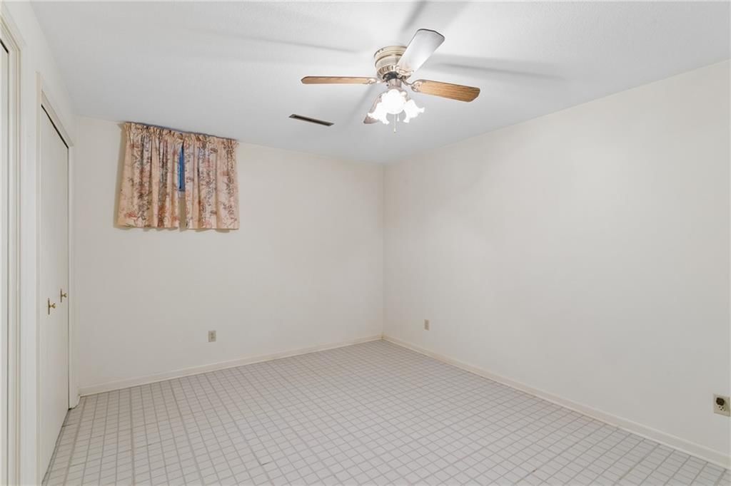 209 N Mitchell Street — photo 43