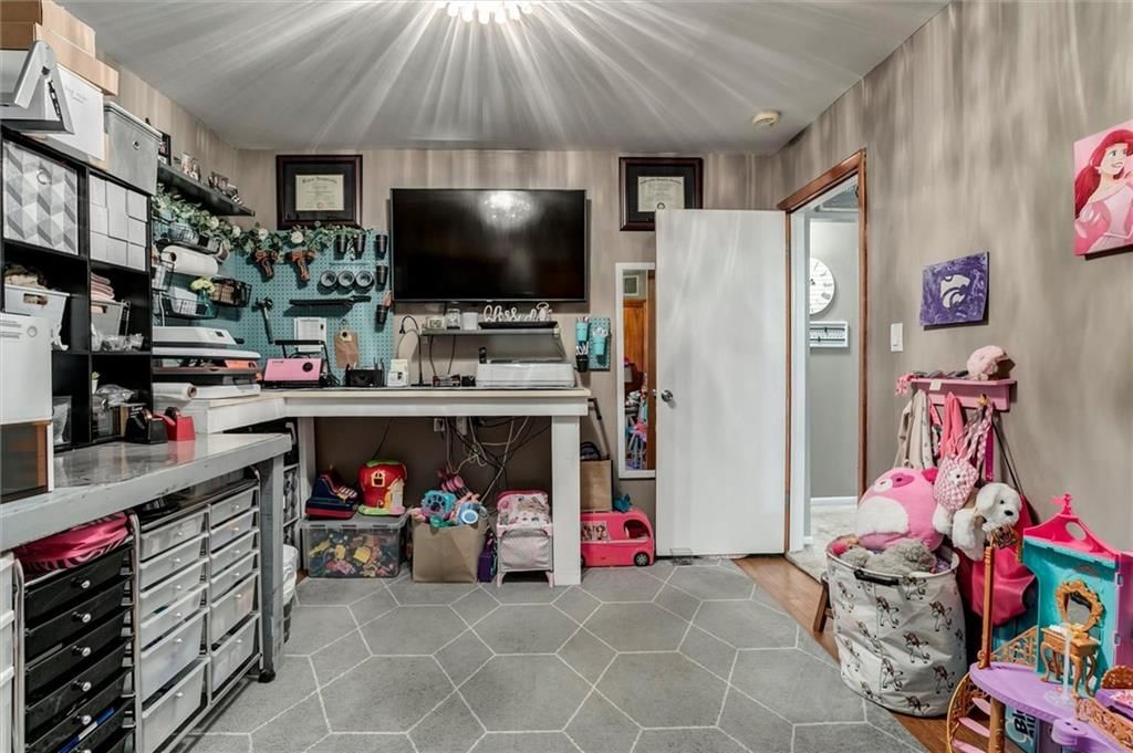 409 E Franklin Street — photo 17