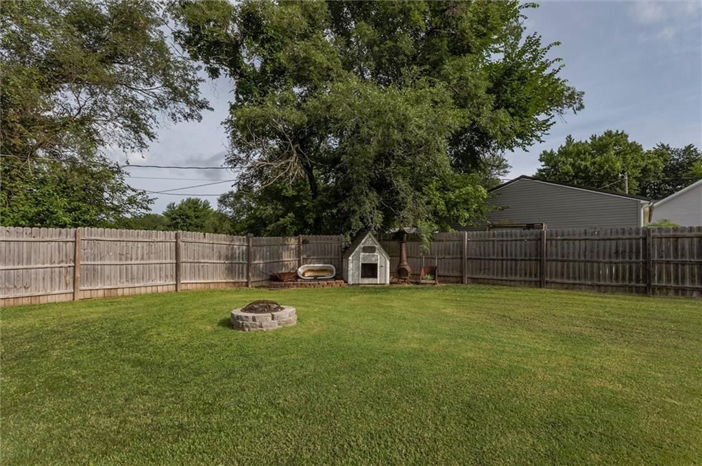 409 E Franklin Street — photo 24