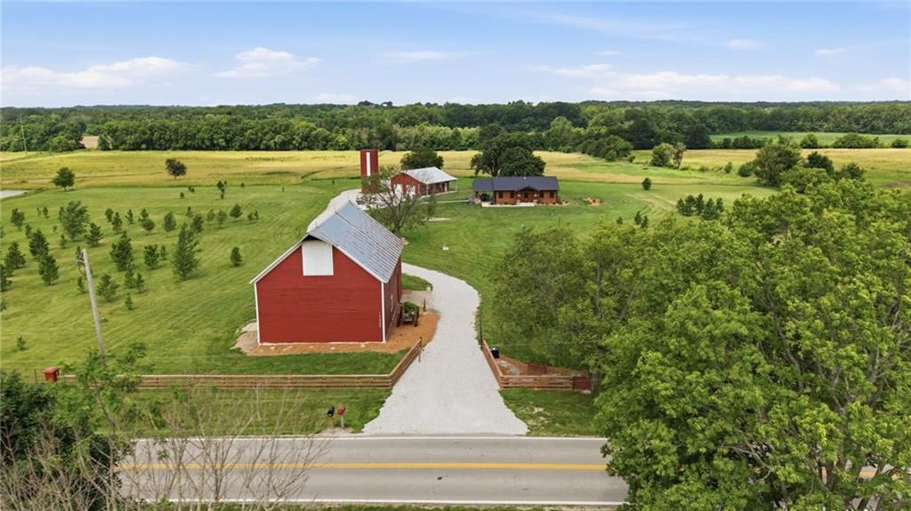 17322 S State Rt E, Pleasant Hill, MO