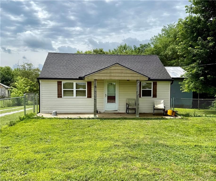 112 Hunter Road, Sibley, MO