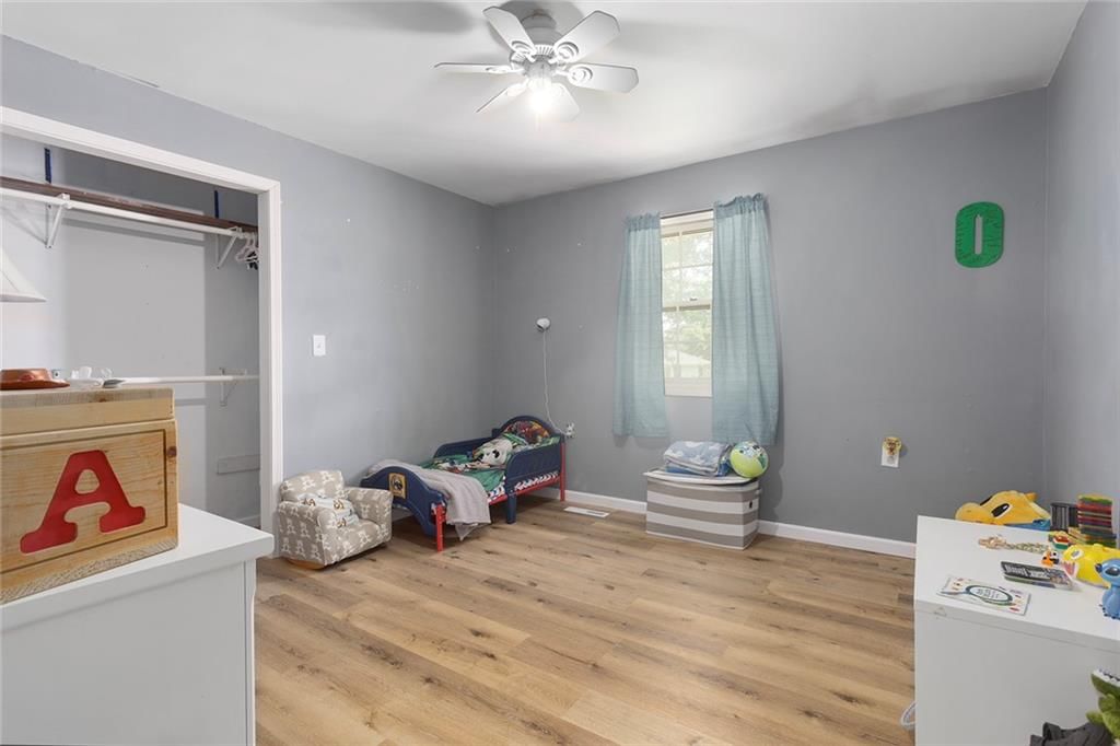 107 E Maple Street — photo 15