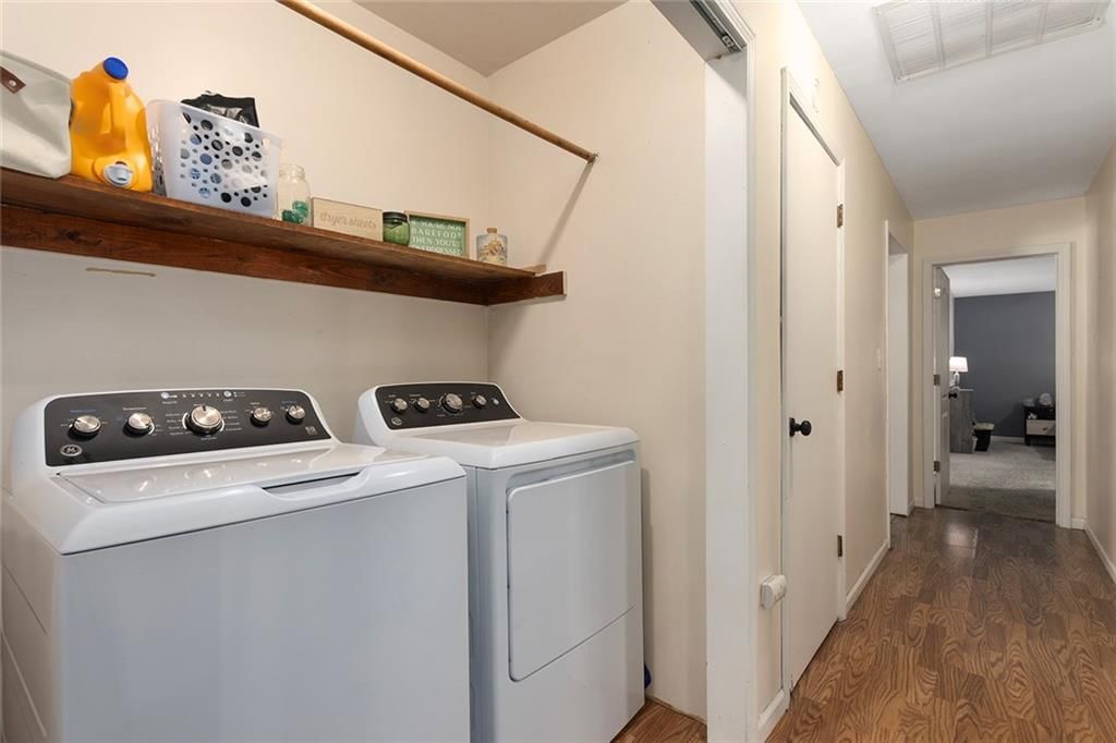 107 E Maple Street — photo 19