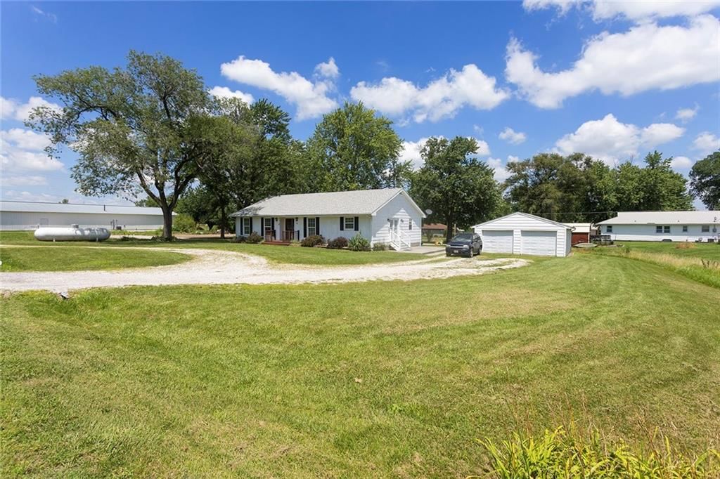 107 E Maple Street — photo 20