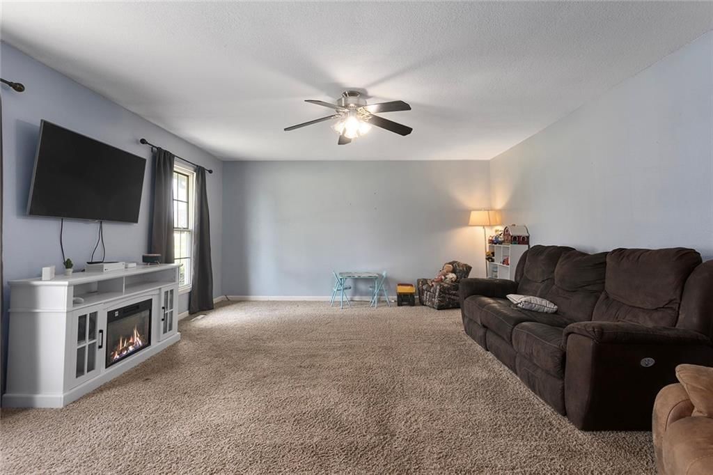 107 E Maple Street — photo 6