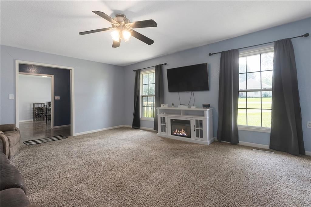 107 E Maple Street — photo 7