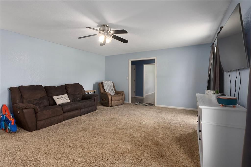 107 E Maple Street — photo 8