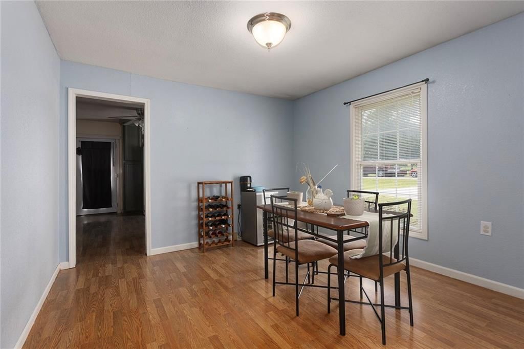 107 E Maple Street — photo 10