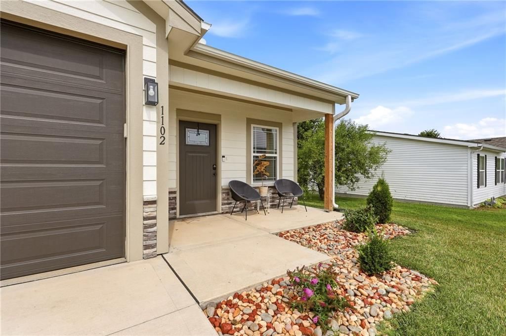 1102 White Oaks Lane — photo 4