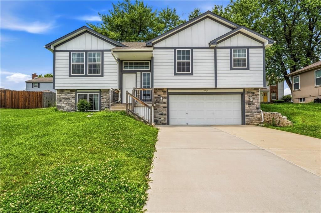 12704 Applewood Drive, Grandview, MO