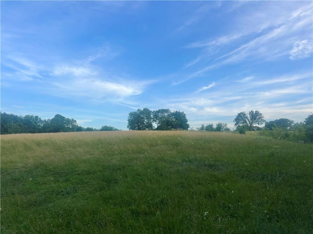 45101 E N Highway, Creighton, MO