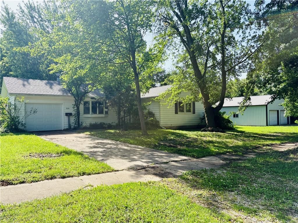 306 N Green Street, Yates Center