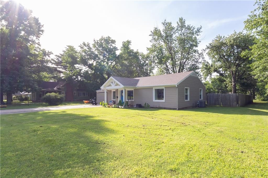 1004 E Main Street — photo 3
