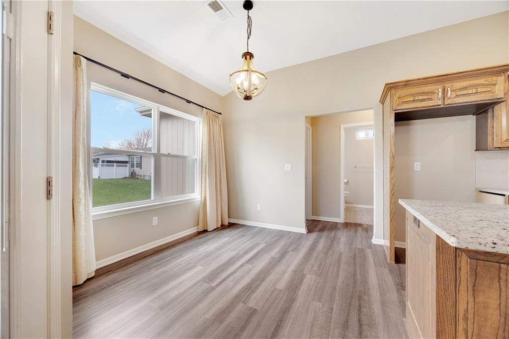 413 NE Poplar Court — photo 8