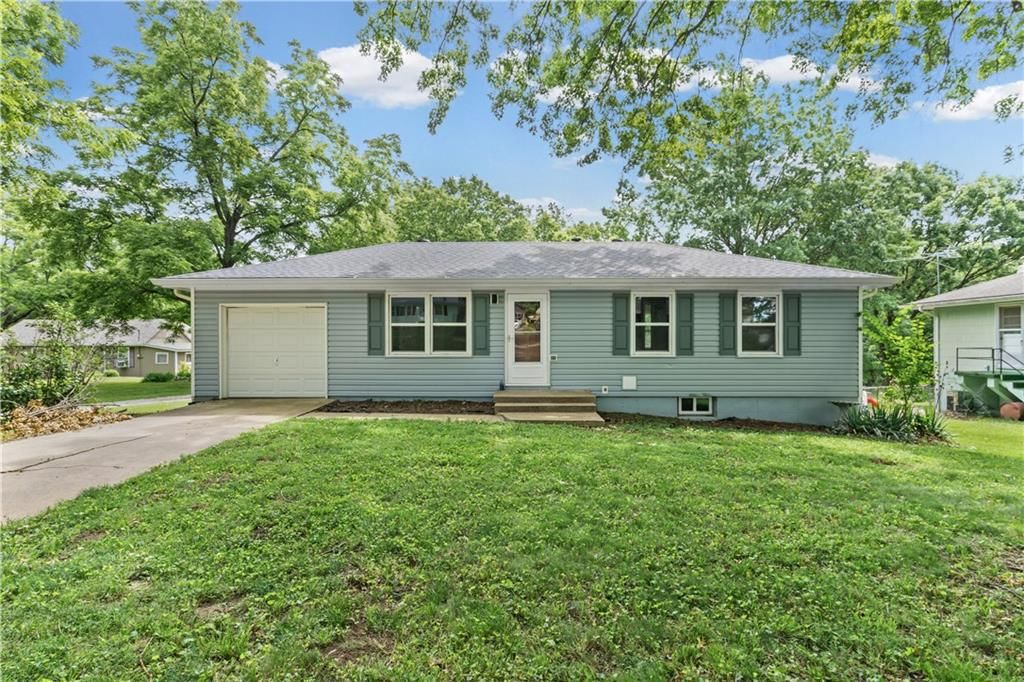 1104 Lexington Road, Pleasant Hill, MO