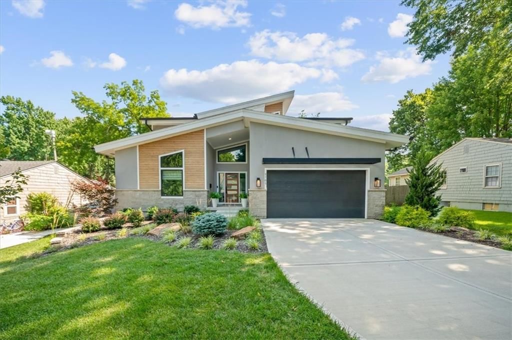 2705 W 74th Street, Prairie Village, KS