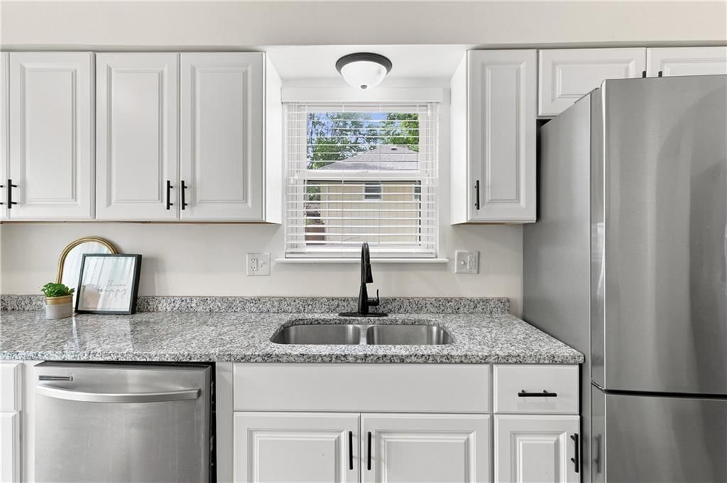 6015 Hauser Drive — photo 8