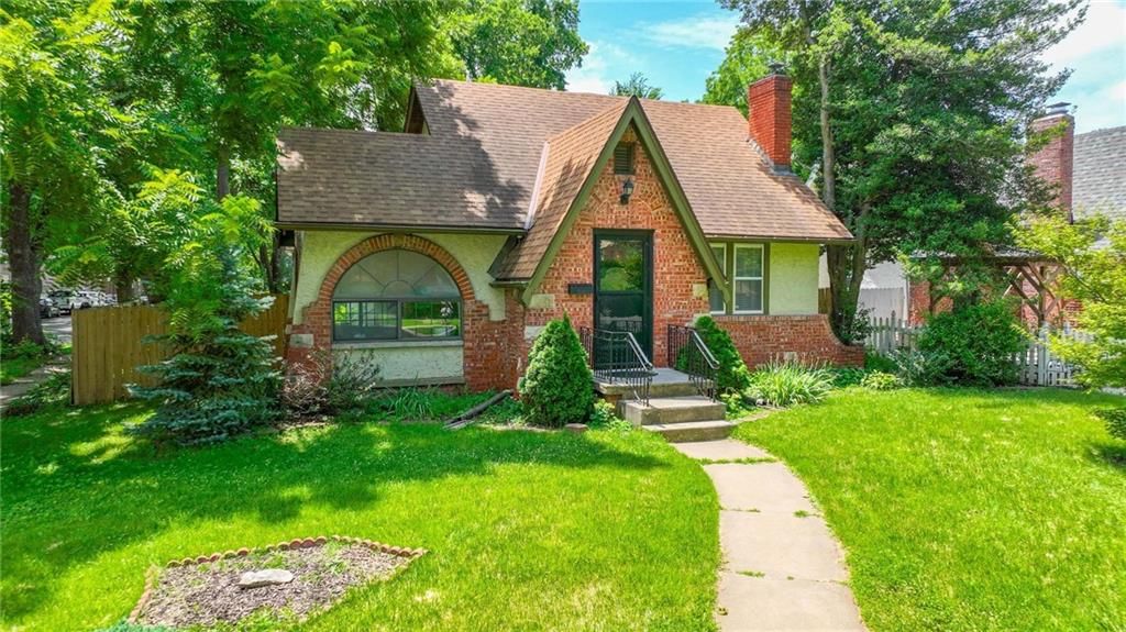 3715 Gladstone Boulevard, Kansas City, MO
