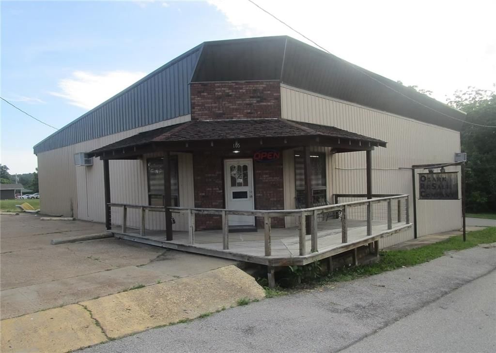 105 E Walnut Street, Houston