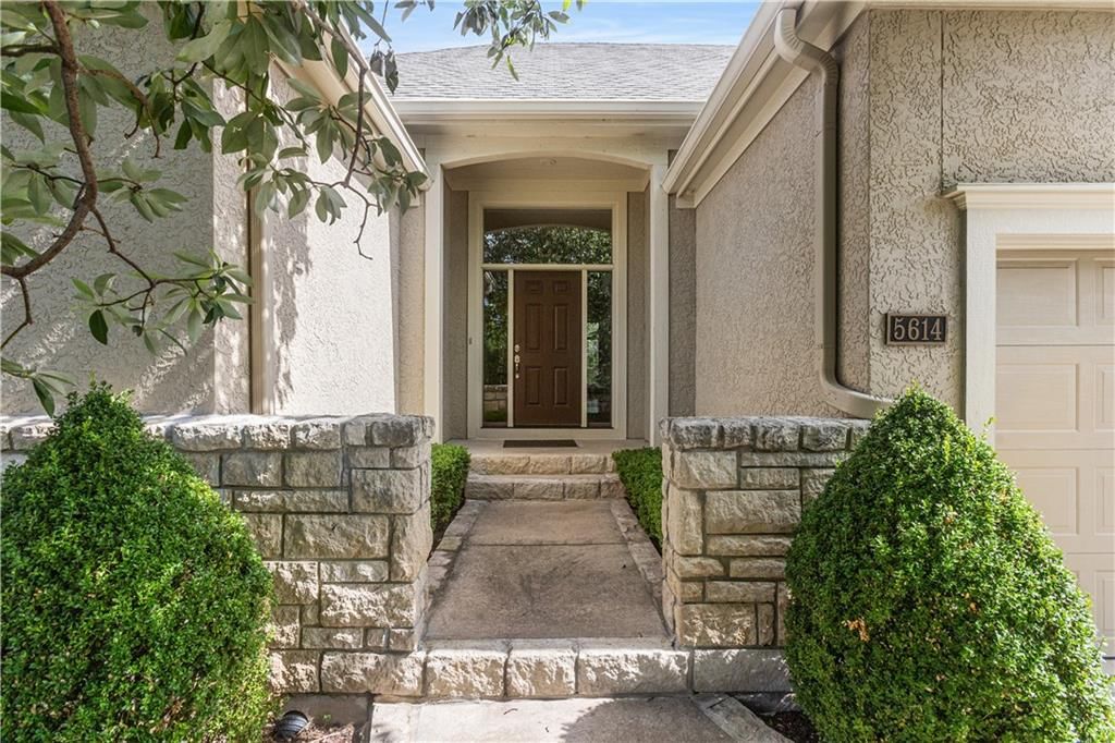 5614 W 131st Terrace, Leawood, KS