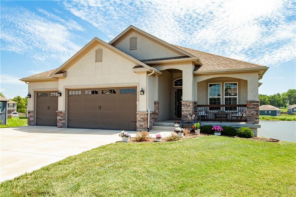 1112 SW Crabtree Circle, Oak Grove, MO