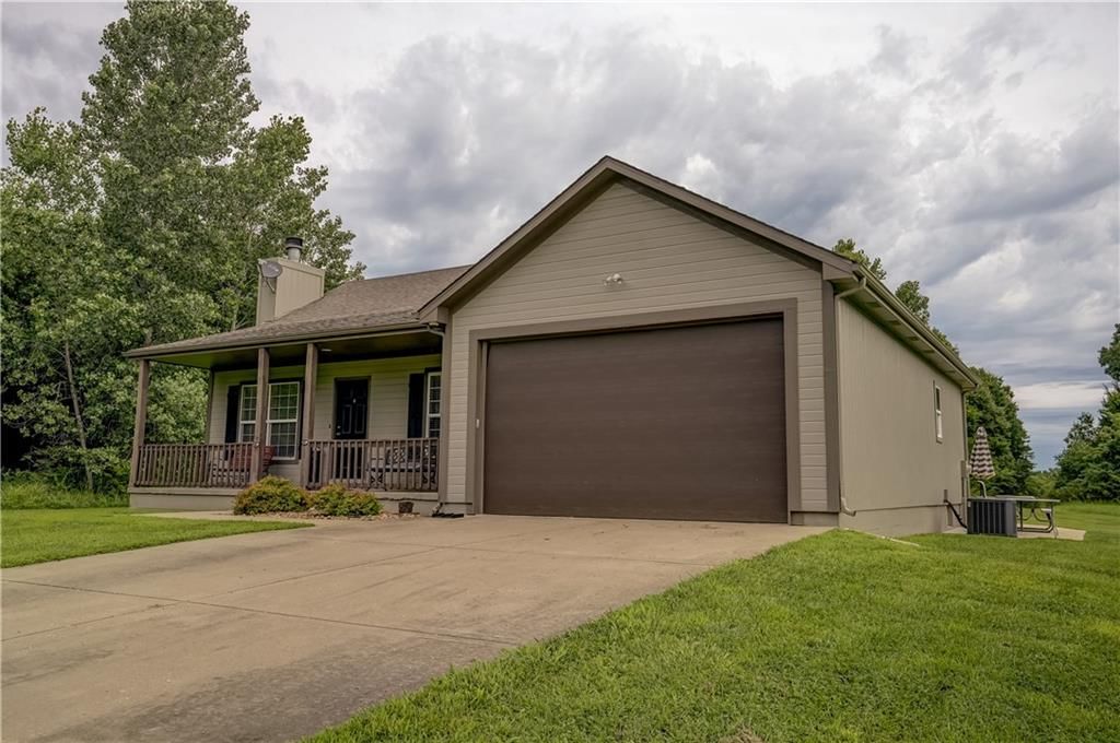 685 NE 1002P Road — photo 58