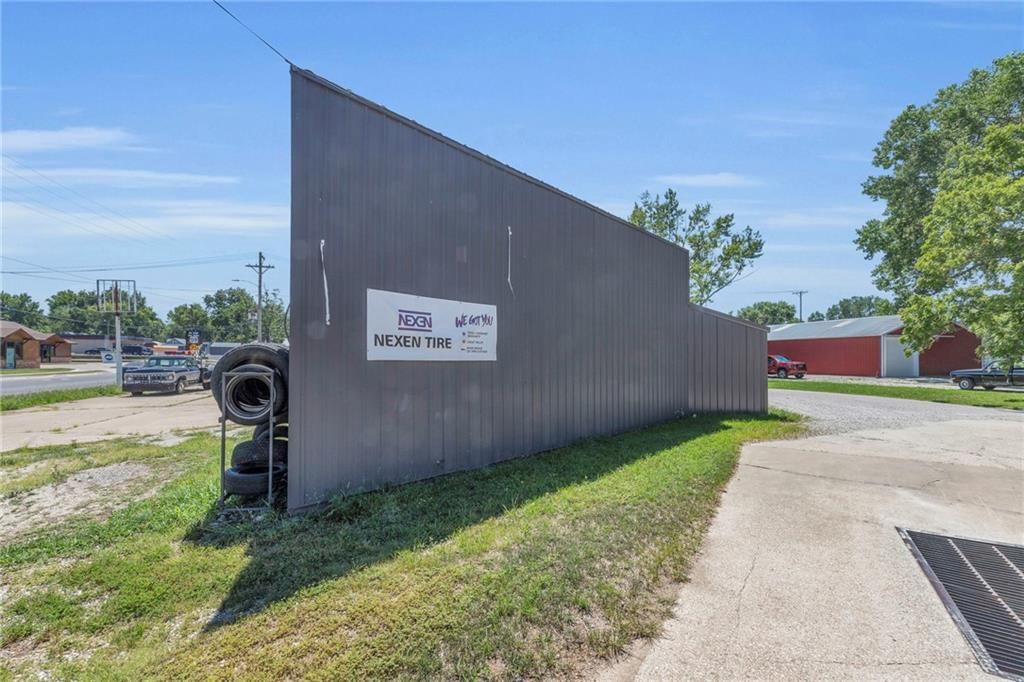 101 N Maple Street — photo 3