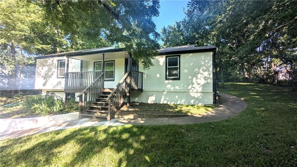 405 S BELLEMERE Road, Blue Springs