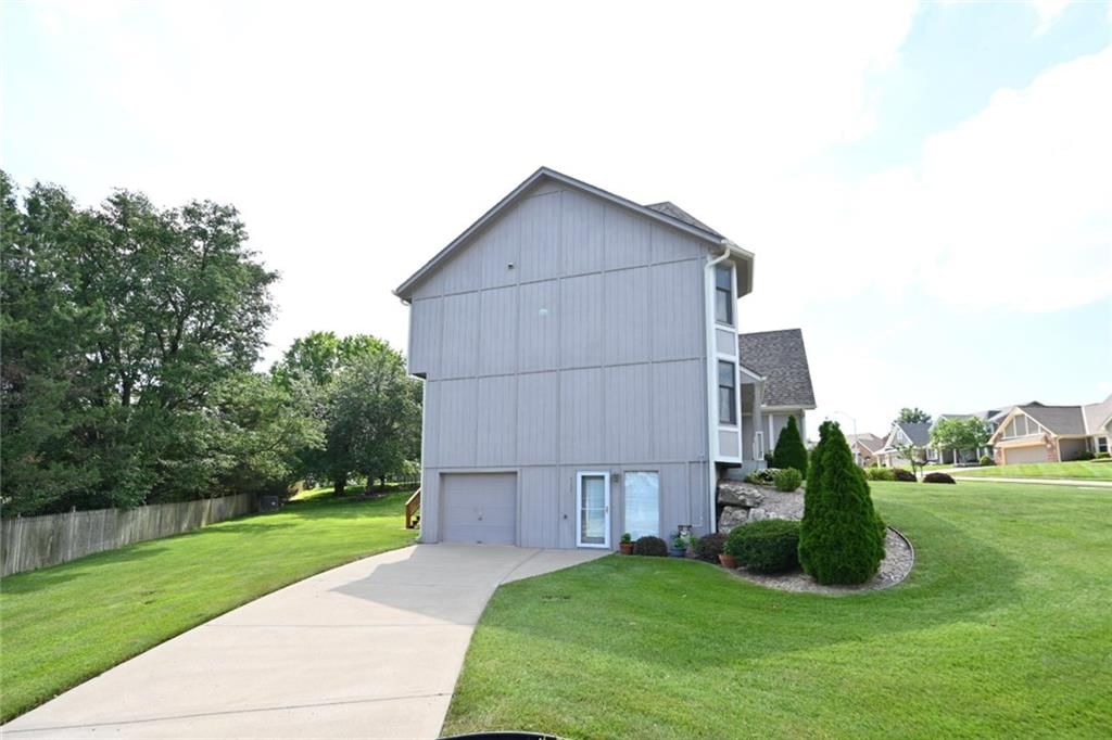6100 N Cypress Avenue — photo 4