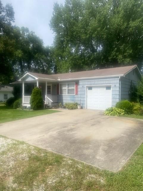 306 HARRIS Drive, Greenwood