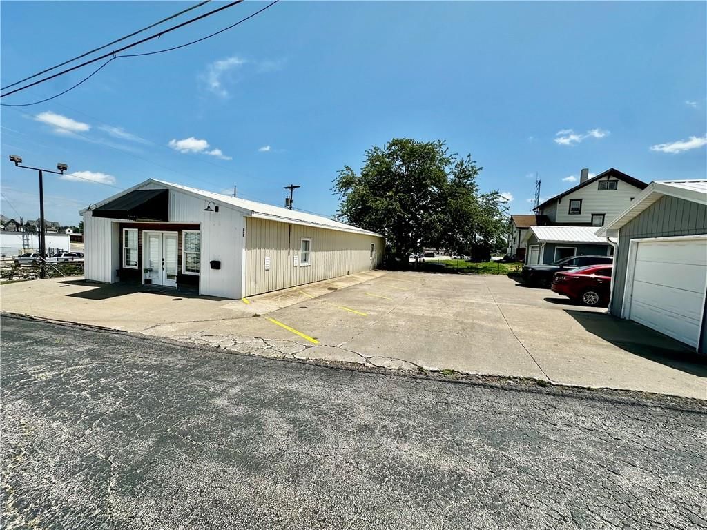 213 E 1st Street — photo 39