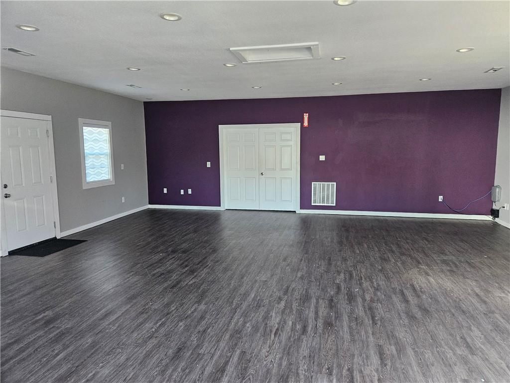 213 E 1st Street — photo 44