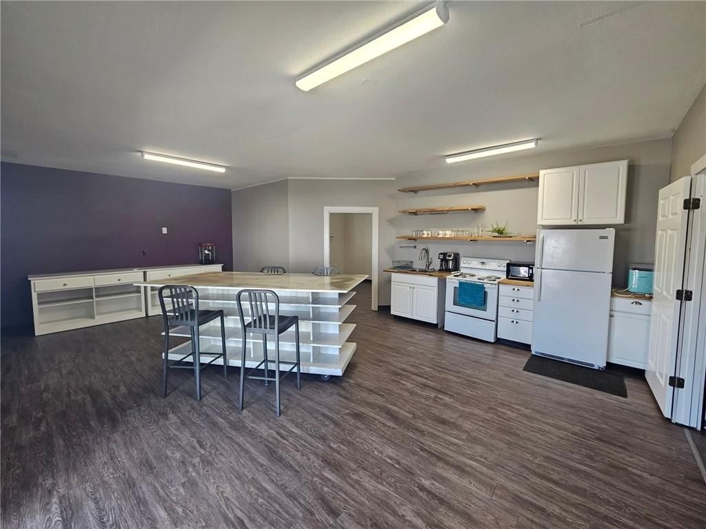 213 E 1st Street — photo 46